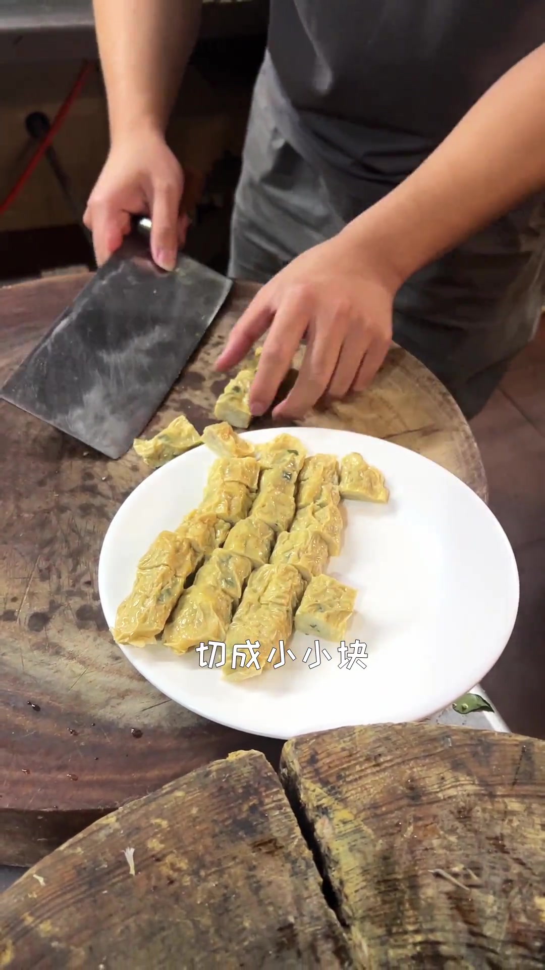 小伙伴们喜欢吃潮汕家乡的炸粿肉吗特别香哦