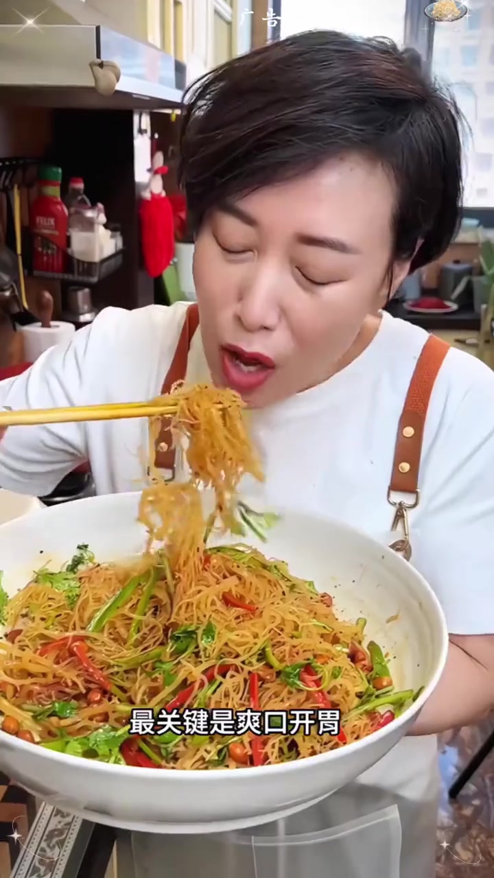 要是拌黄瓜拌腐竹吃的够够的了,你就像我这样做个凉拌龙须菜,清脆爽口,非常下饭!#凉拌菜 #