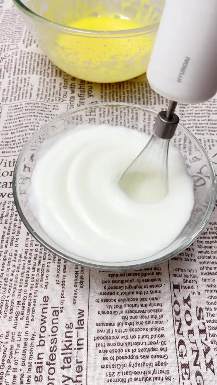 松松软软的蔓越莓纸杯蛋糕，假期快给心爱的人做吧