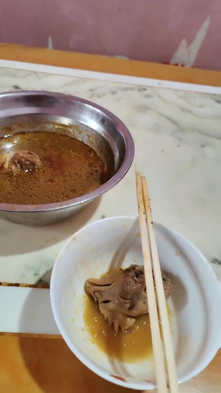 我家狗吃的鸡头,其实是我最爱吃的