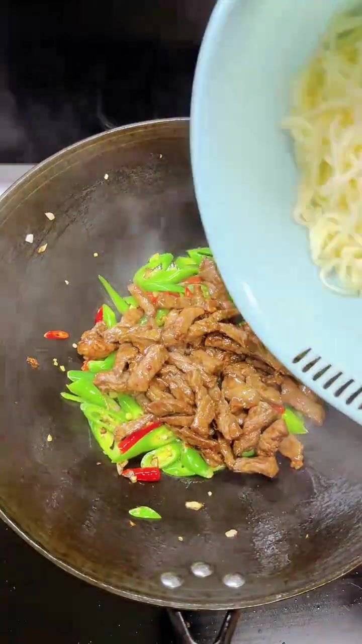 巨好吃的双椒牛肉炒面，太香啦