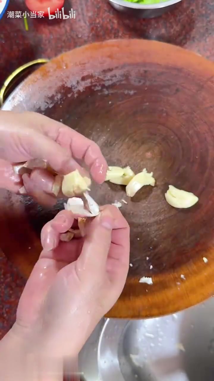 佃鱼搭配潮汕咸菜除了做汤,用煮的方式也不错