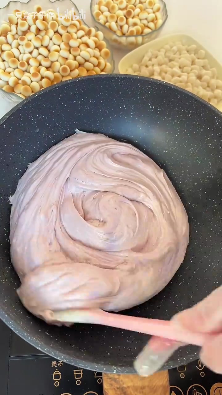 软糯拉丝香芋奶糖麻薯小馒头雪花酥制作全过程视频,最后有成品图哦