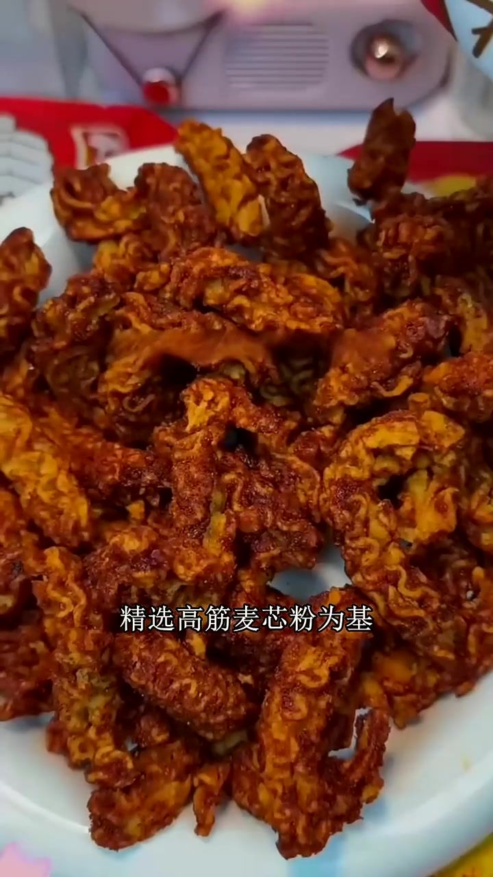 主播下播深夜吃!京味八爪烧放直播台,下播后捏几颗,脆香解嗓子累,吃完睡觉不烧心 京味八爪烧