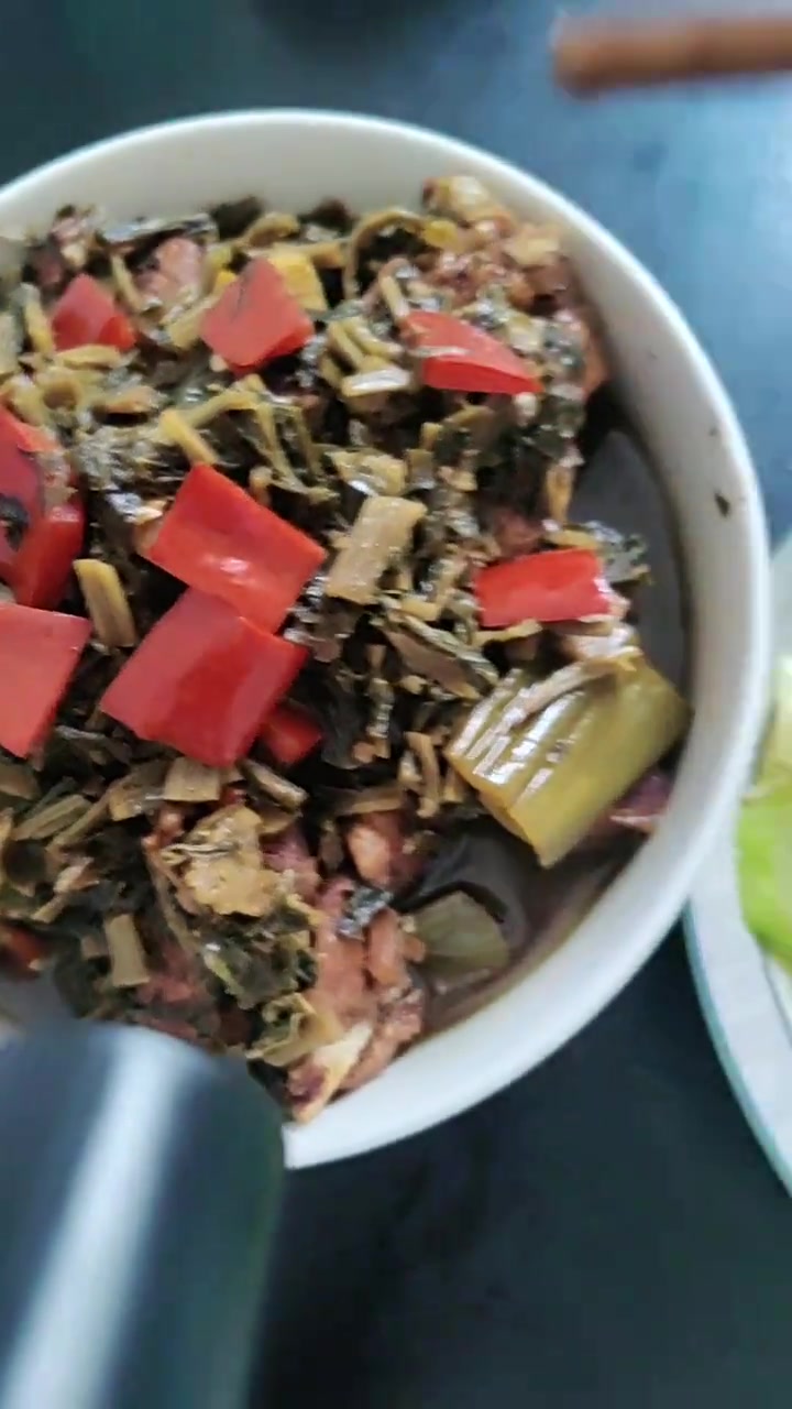 排骨烧梅菜配青椒西葫芦,今日份美味!