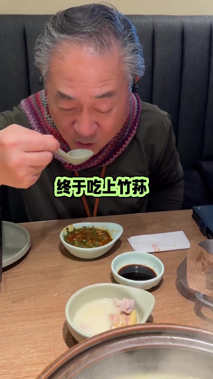 韩国公公又来中国！第一次吃猪肚鸡火锅，好香好暖好羡慕广东人
