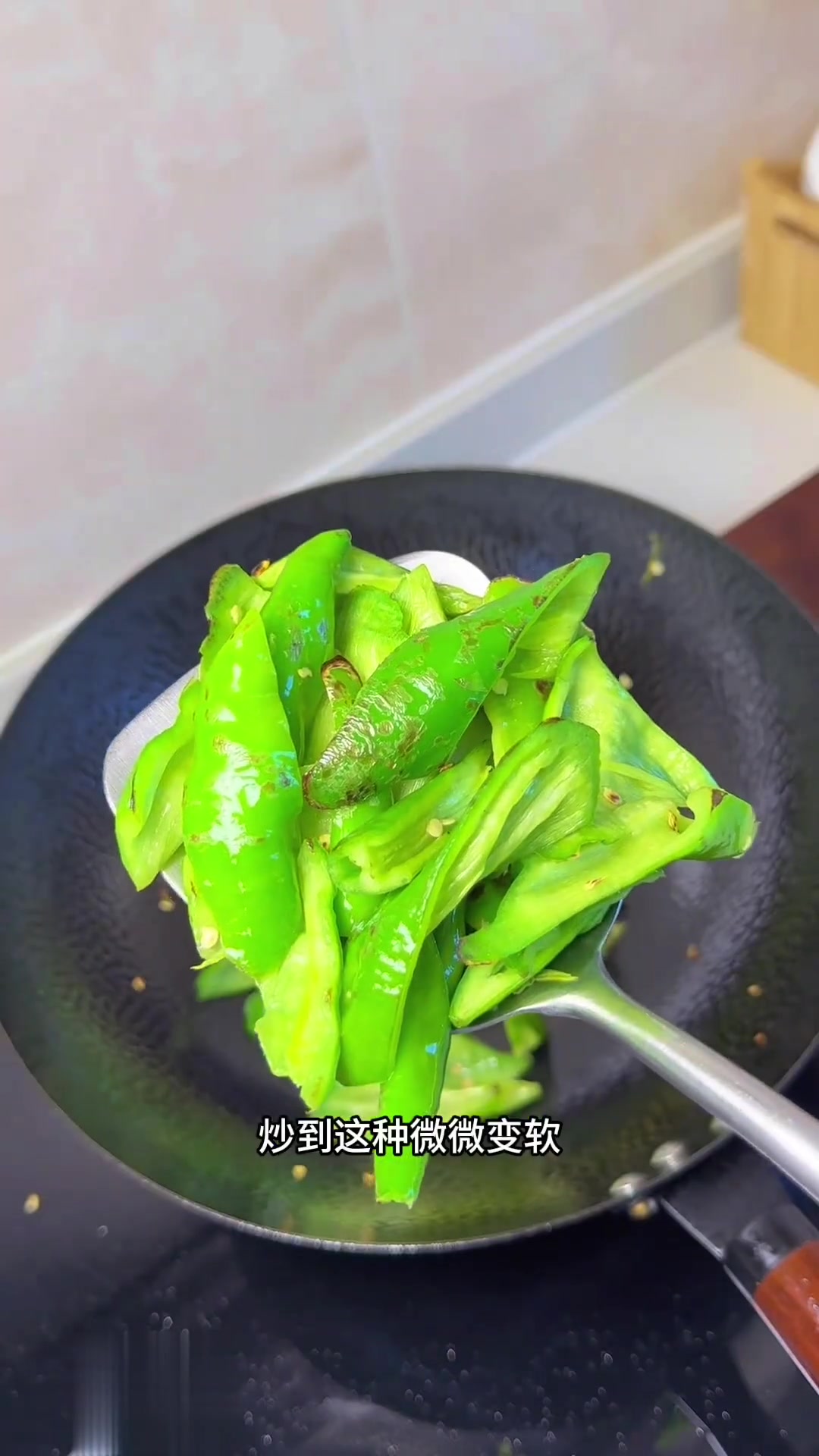 又香又辣又解馋的农家小炒肉,拌米饭超香!做法简单!
