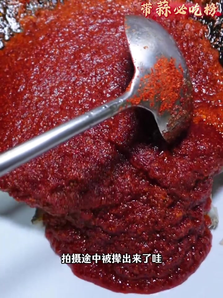很有特色的小酒馆,很多自创菜。比如香辣无头鱼,孜然黄喉,酱爆小公鸡,黑咸菜炒肉丝等等。#徐