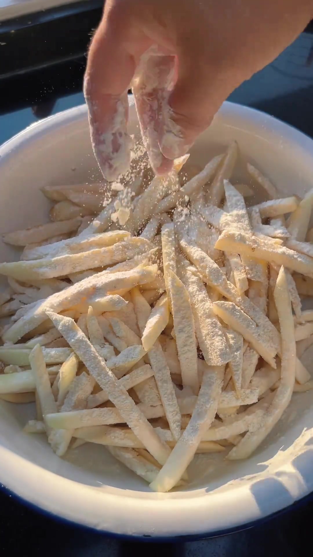 茄子新吃法：粉蒸茄子软儒劲道，给肉都不换
