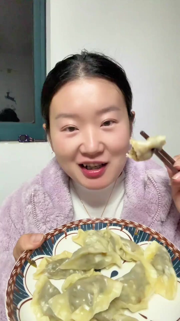 我一个南方人却特别爱吃面食,想念那北方酸菜饺子的味道了