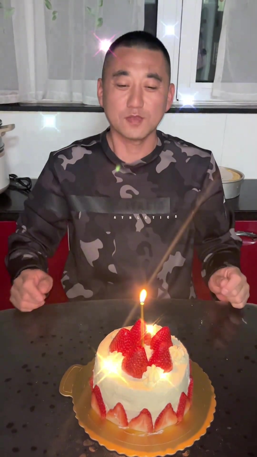 四十岁生日,老婆做的水果蛋糕,全是爱!