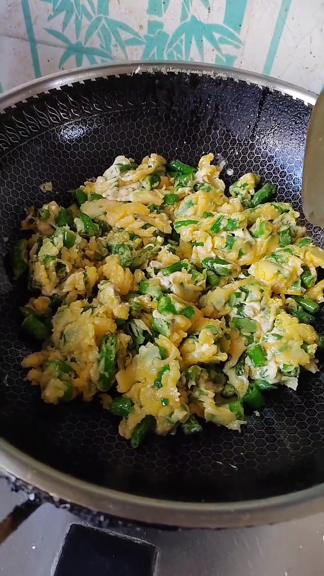 辣椒炒面蛋,河南人爱吃的一道家常菜!