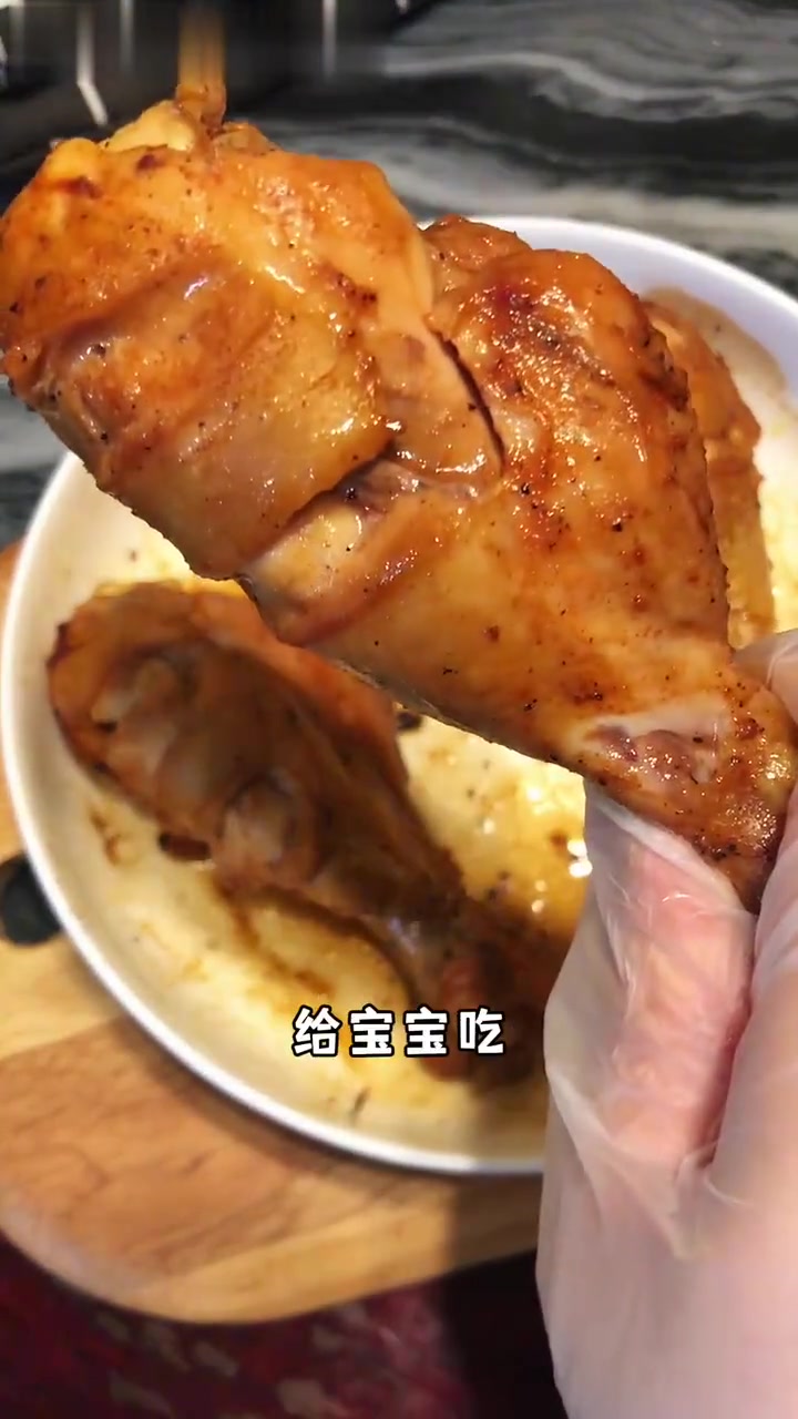 0难度8分钟搞定低卡爆汁微波炉烤鸡腿,香嫩不溅油