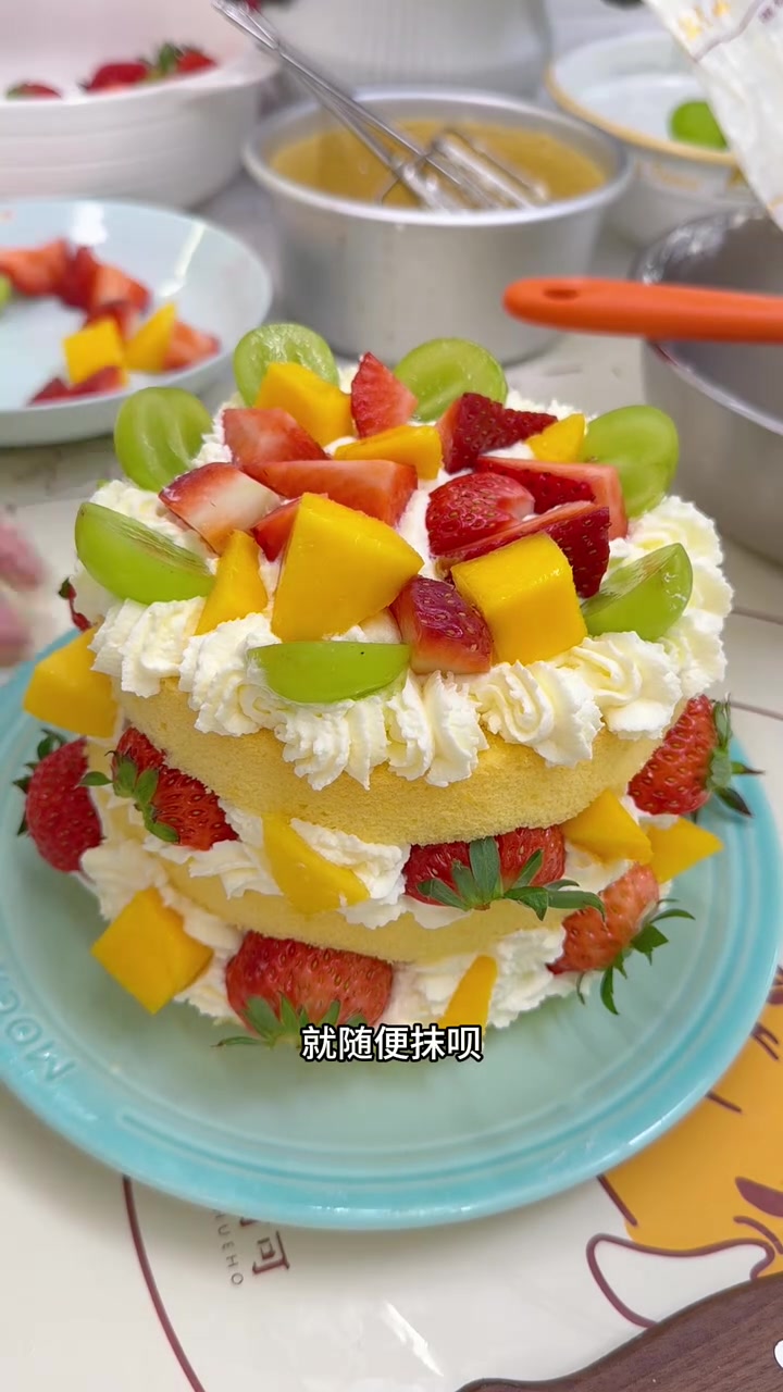 小弟生日,没有复杂的仪式,家人围坐的火锅热汽,配上一个简易的小蛋糕,再加上一屋子的笑声……