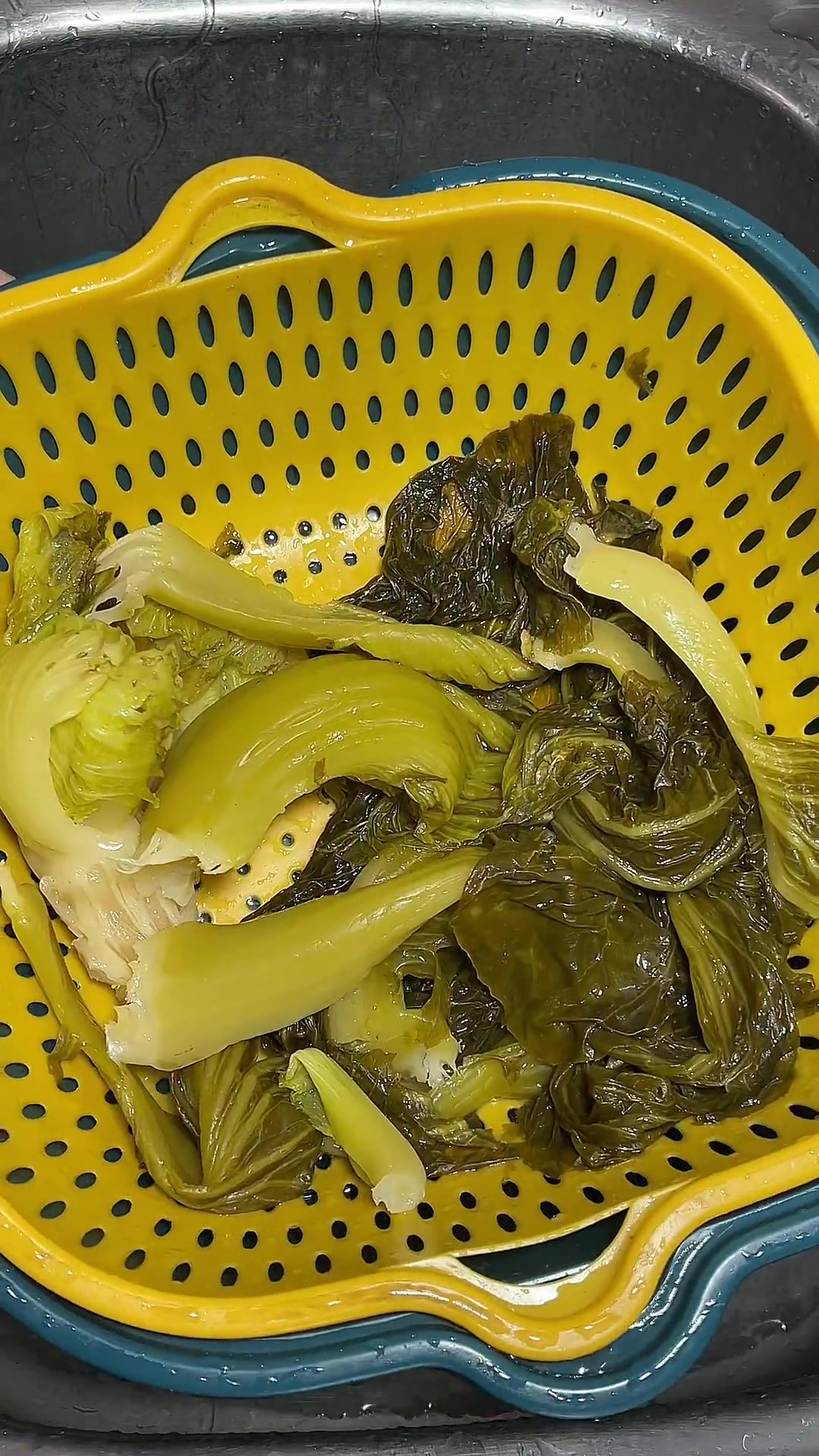 第一次尝试煮番茄酸菜牛肉面,味道真不错