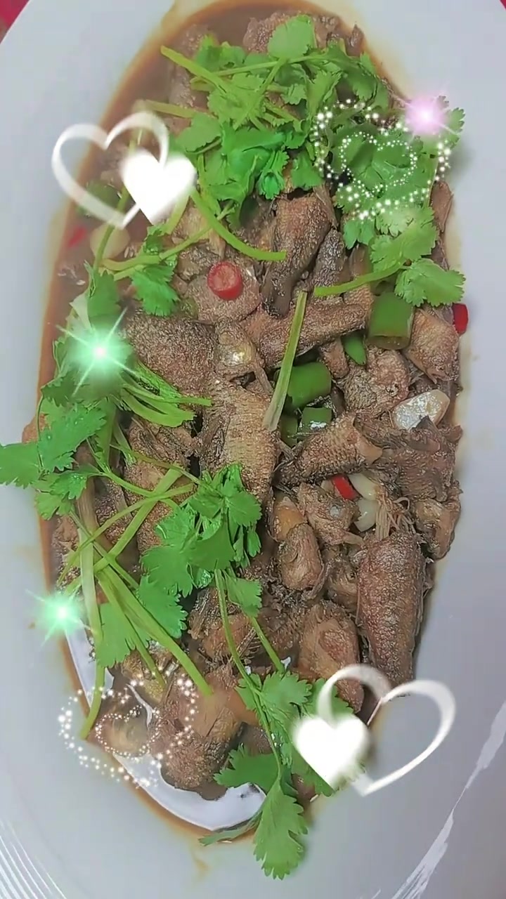 红烧小鱼、鲜肉芥菜馄饨,没吃早饭的快来吃,现吃现包!