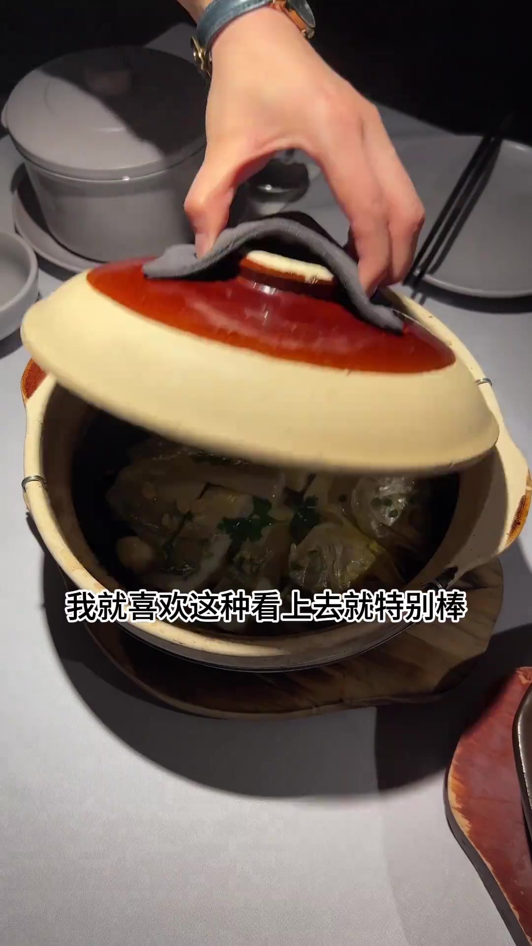 上海霸榜多年的宝藏粤菜馆,连获三奖的烧鹅啥味道?