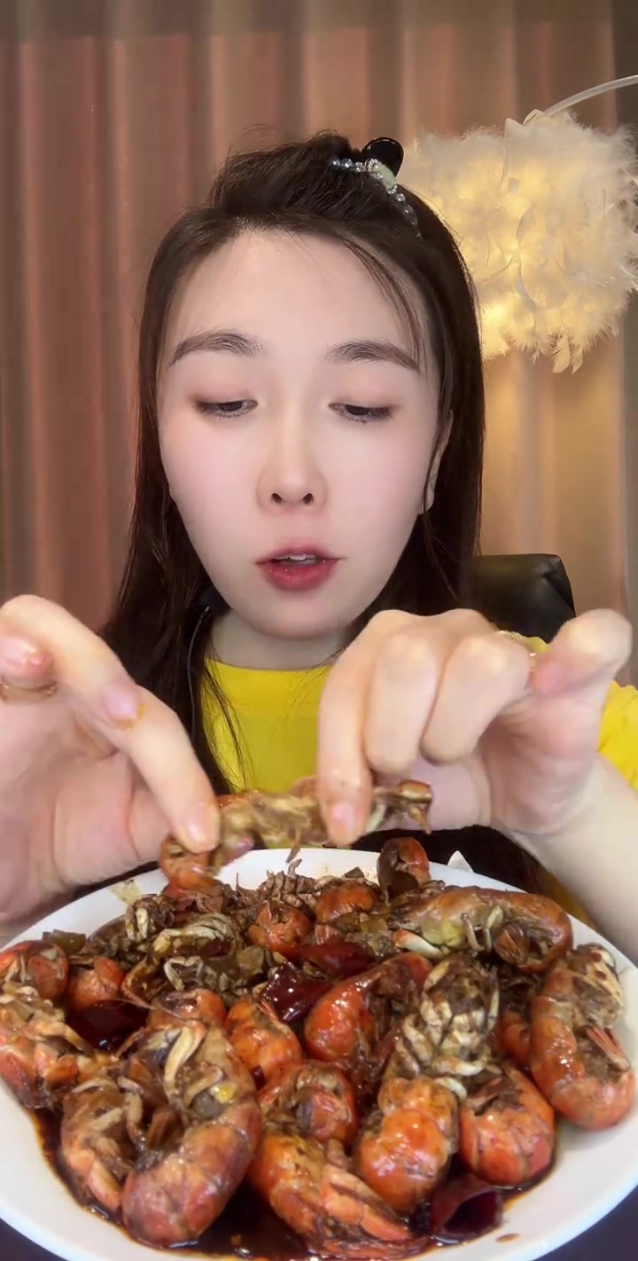 大连人餐桌必备泸沽虾，肉嫩膏黄太诱人！