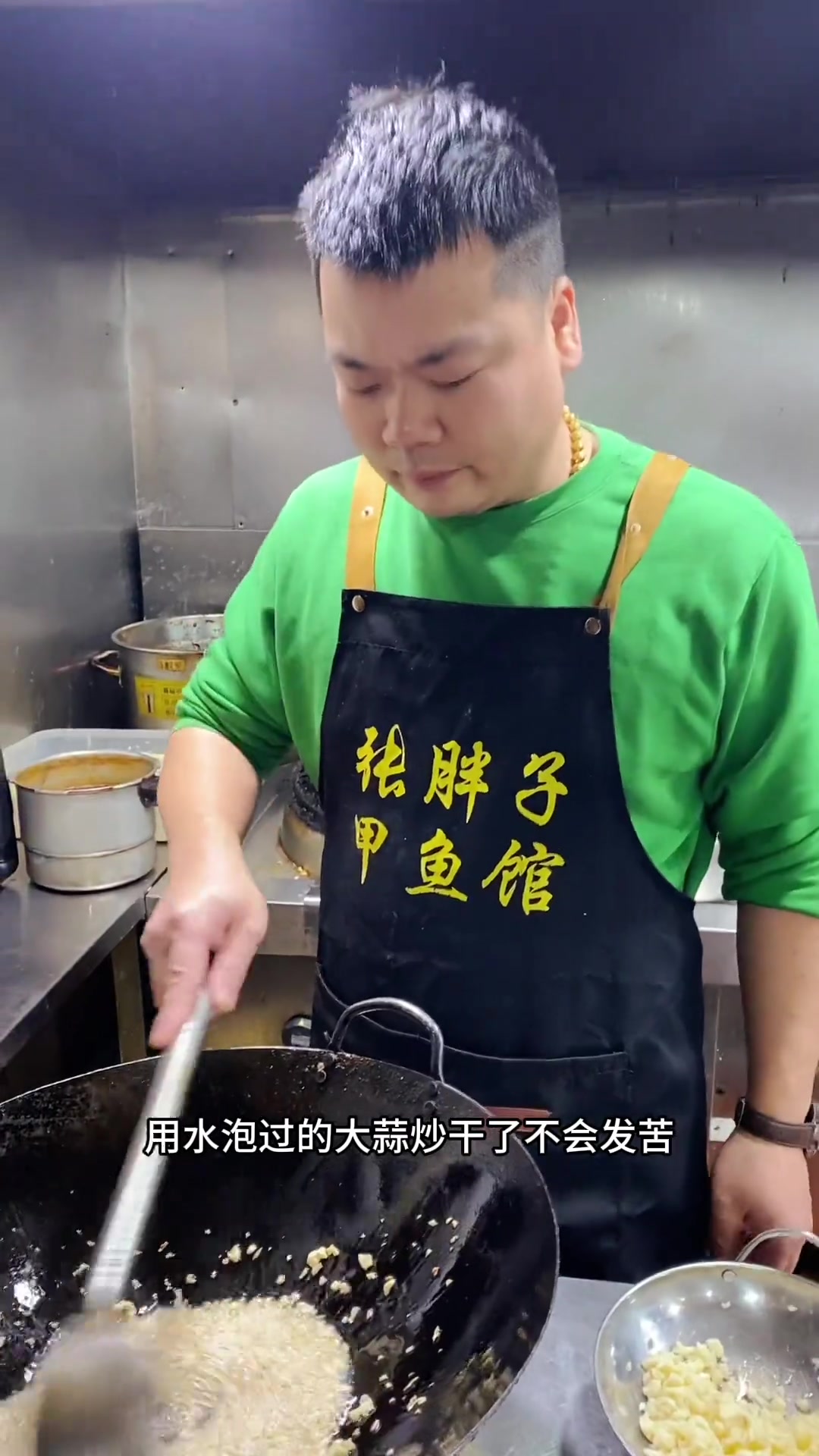全网最简单家庭版蒜蓉小龙虾，不同季节烧制时间不同，视频仅供参考