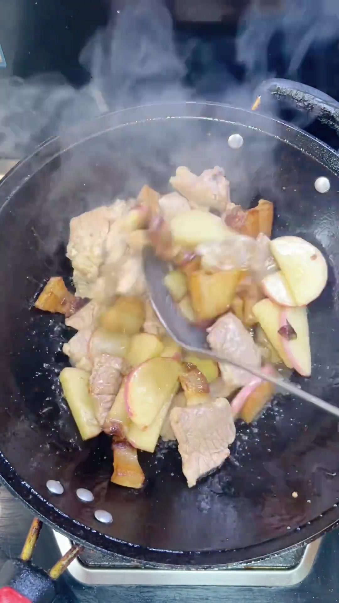 萝卜粉丝烧肉是六零七零后好菜，你们多久没吃了