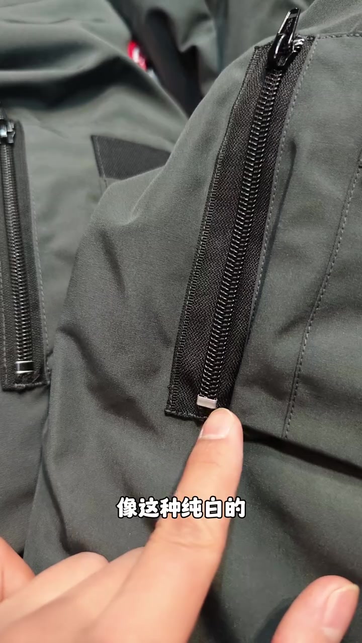 大鹅01夹克好坏区分 你不会去注意的地方#大鹅01夹克#羽绒服#大鹅