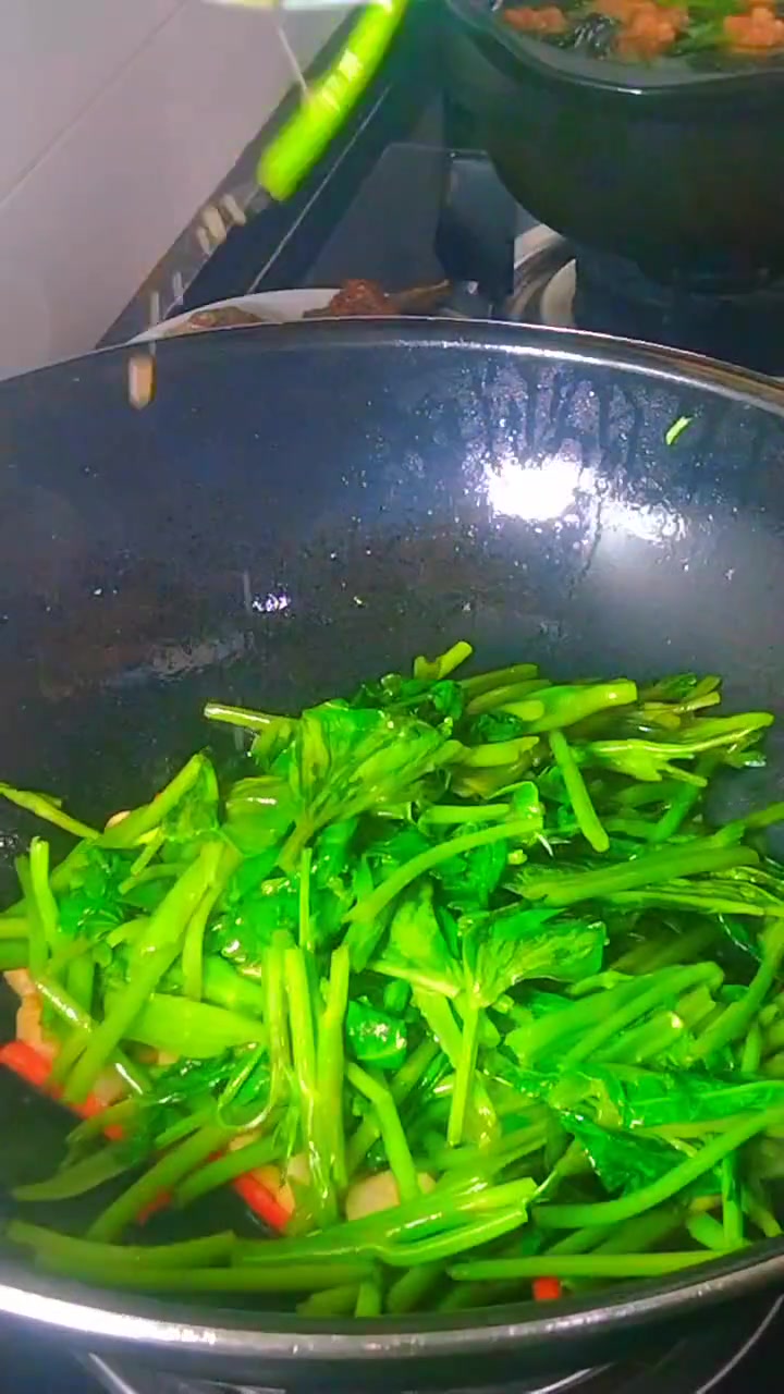 家常小炒空心菜,简单食材也能做出可口味道