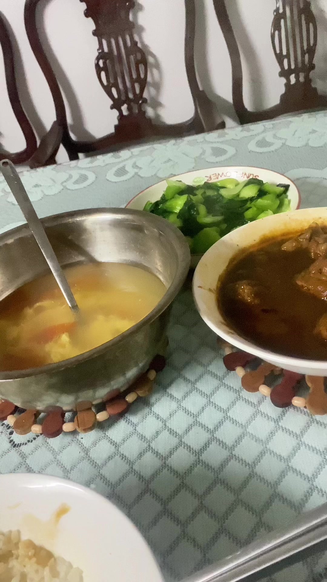 番茄虾米鸡蛋汤/炒青菜/红烧排骨/very nice