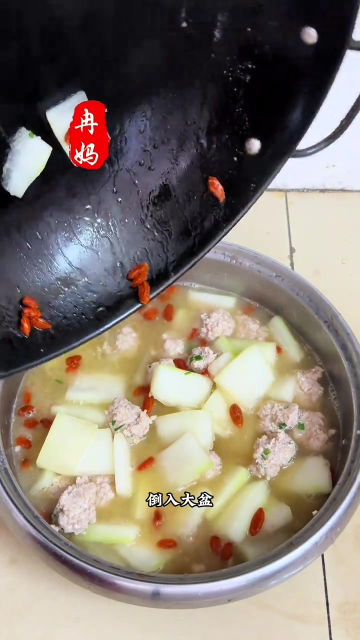 56岁退休阿姨的暖心冬瓜肉丸汤，鲜到骨子里！