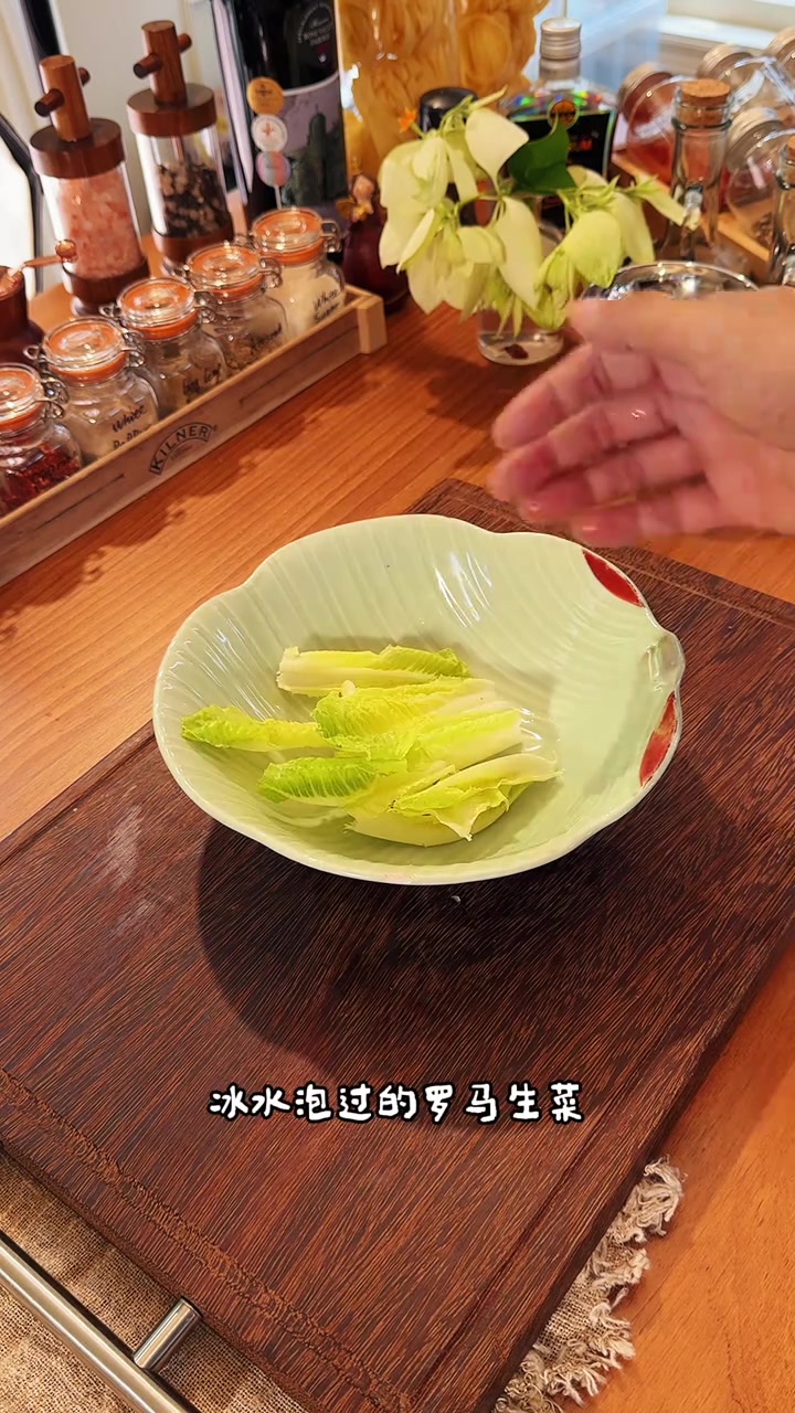 海鲜意面配意式沙拉，冰美式绝配，摆盘超有料！