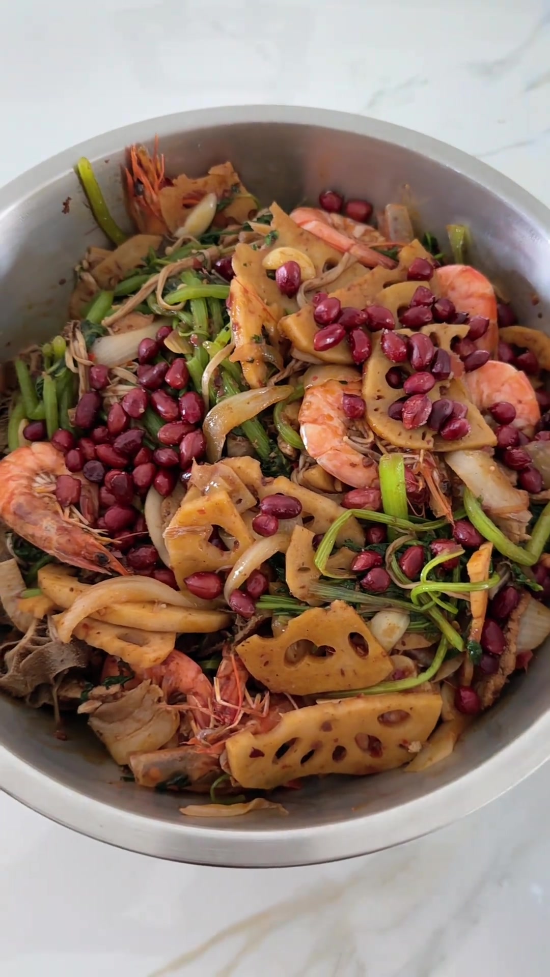 我是谁就不用说了吧,今天老北京麻辣香锅一屉!