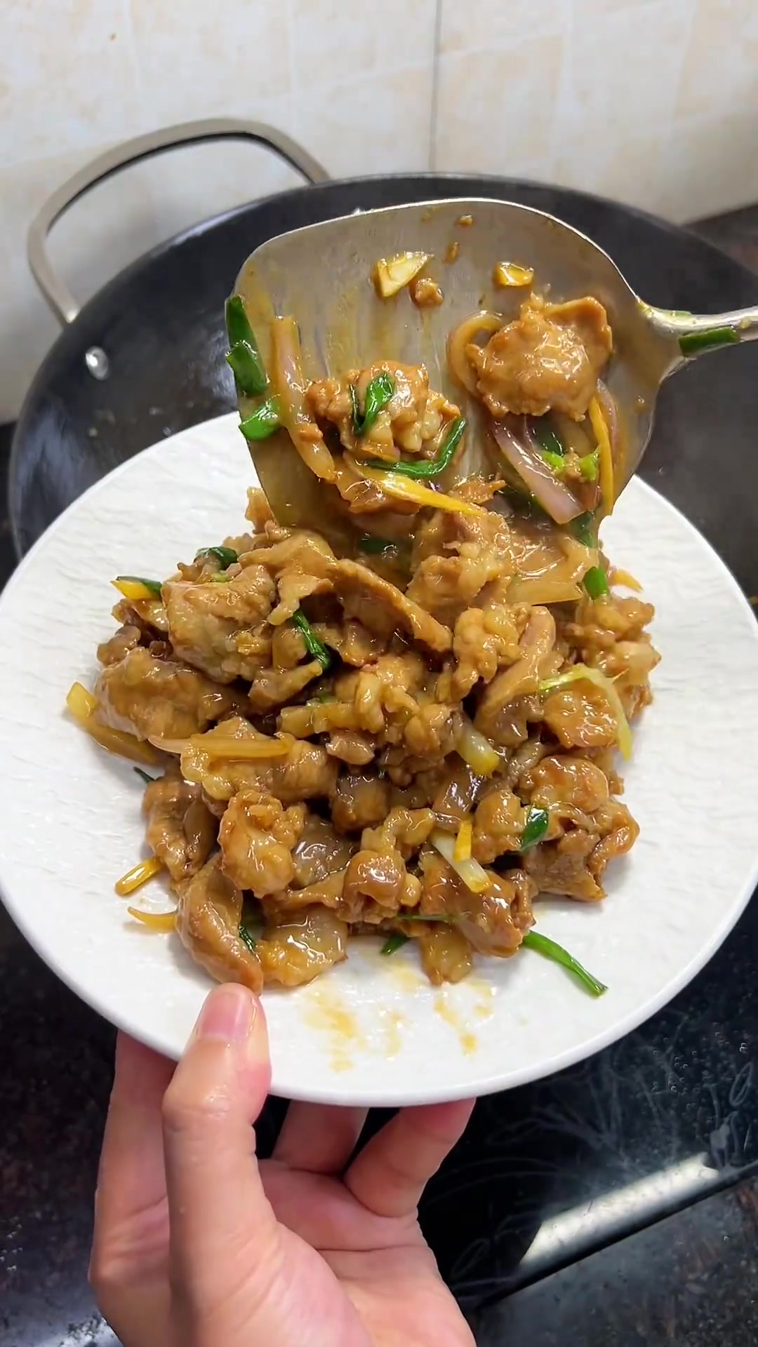 姜葱炒肉片嫩滑多汁,狂炫三碗都不够,太香啦