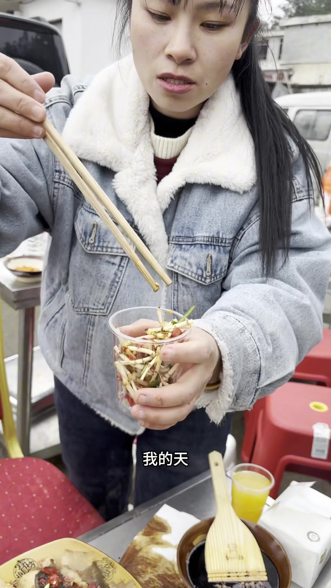 朋友家今天杀猪,让我们来吃贵州的杀猪饭跟东北的有什么不同。