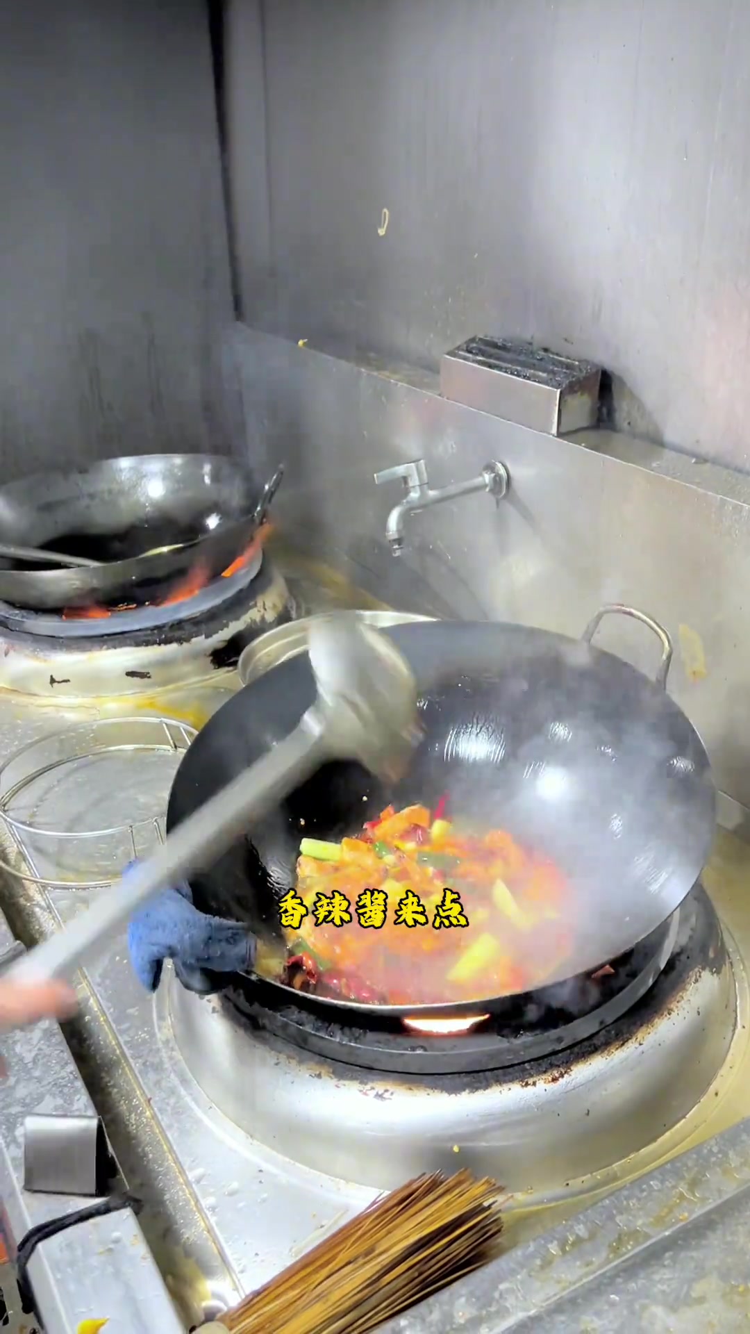 油焖鸡尾虾教程，香辣入味下酒绝了！