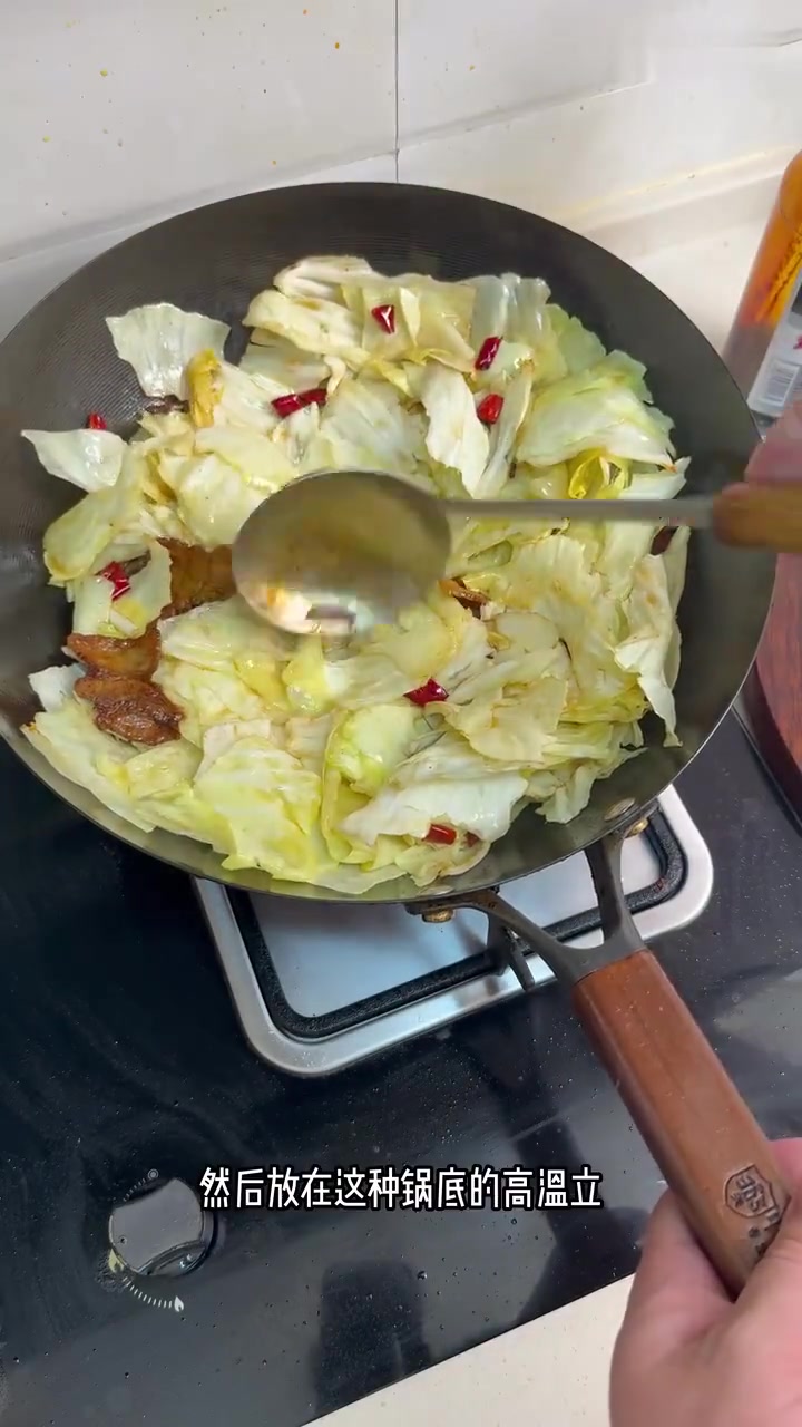 过年做道简单下饭又好看的包菜回锅肉