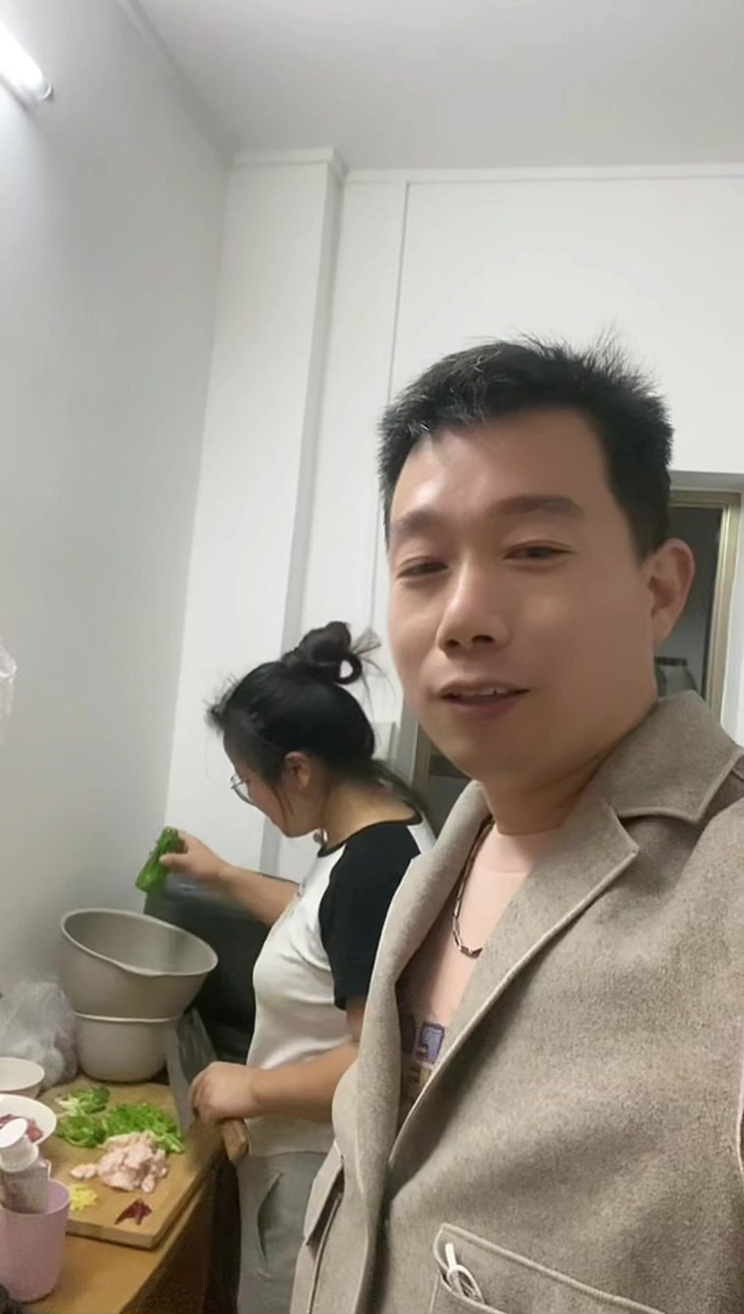 辣椒炒肉和红菜苔,餐桌C位组合好吃到起飞