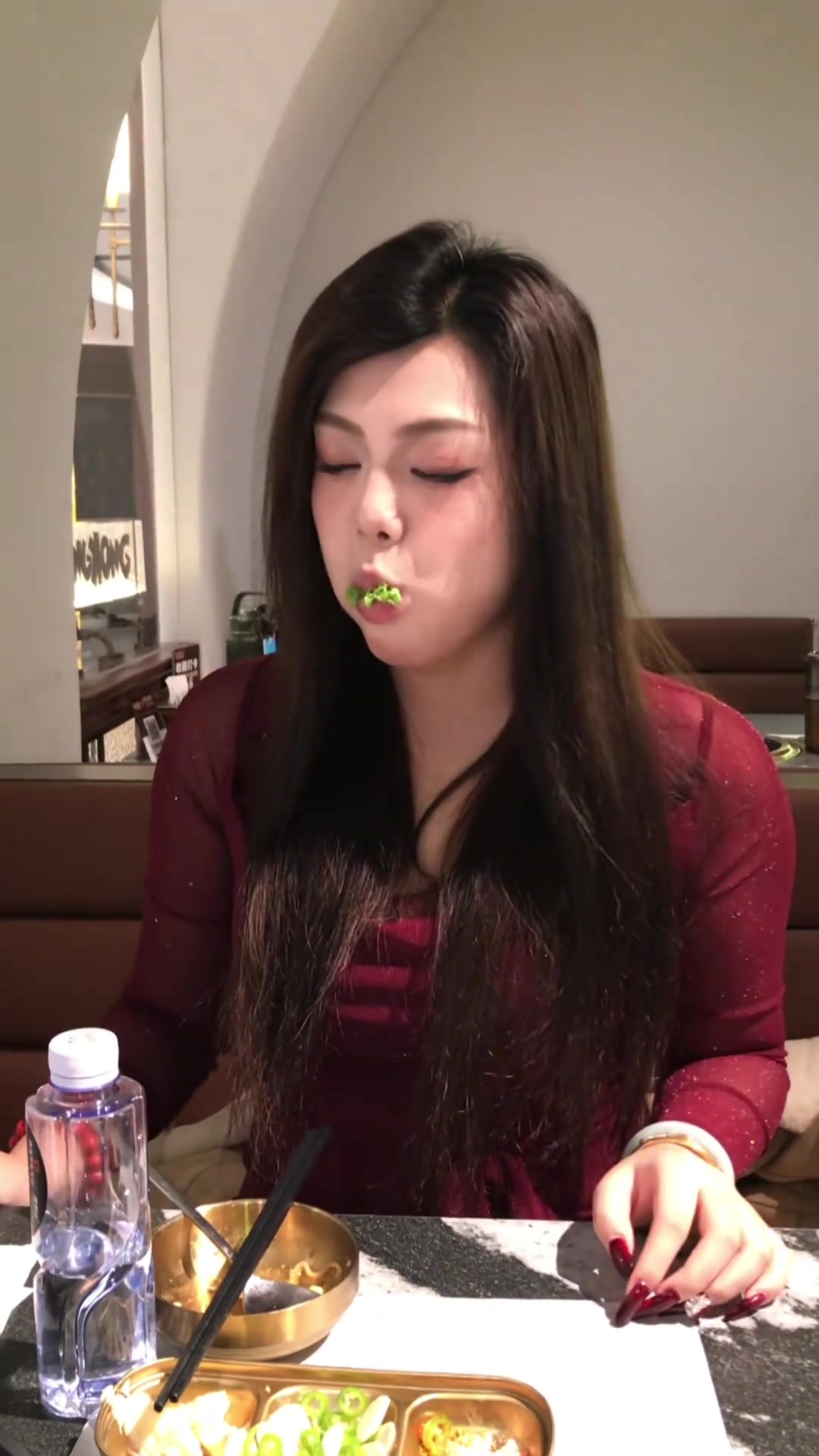 如何优雅地吃掉生菜包肉？