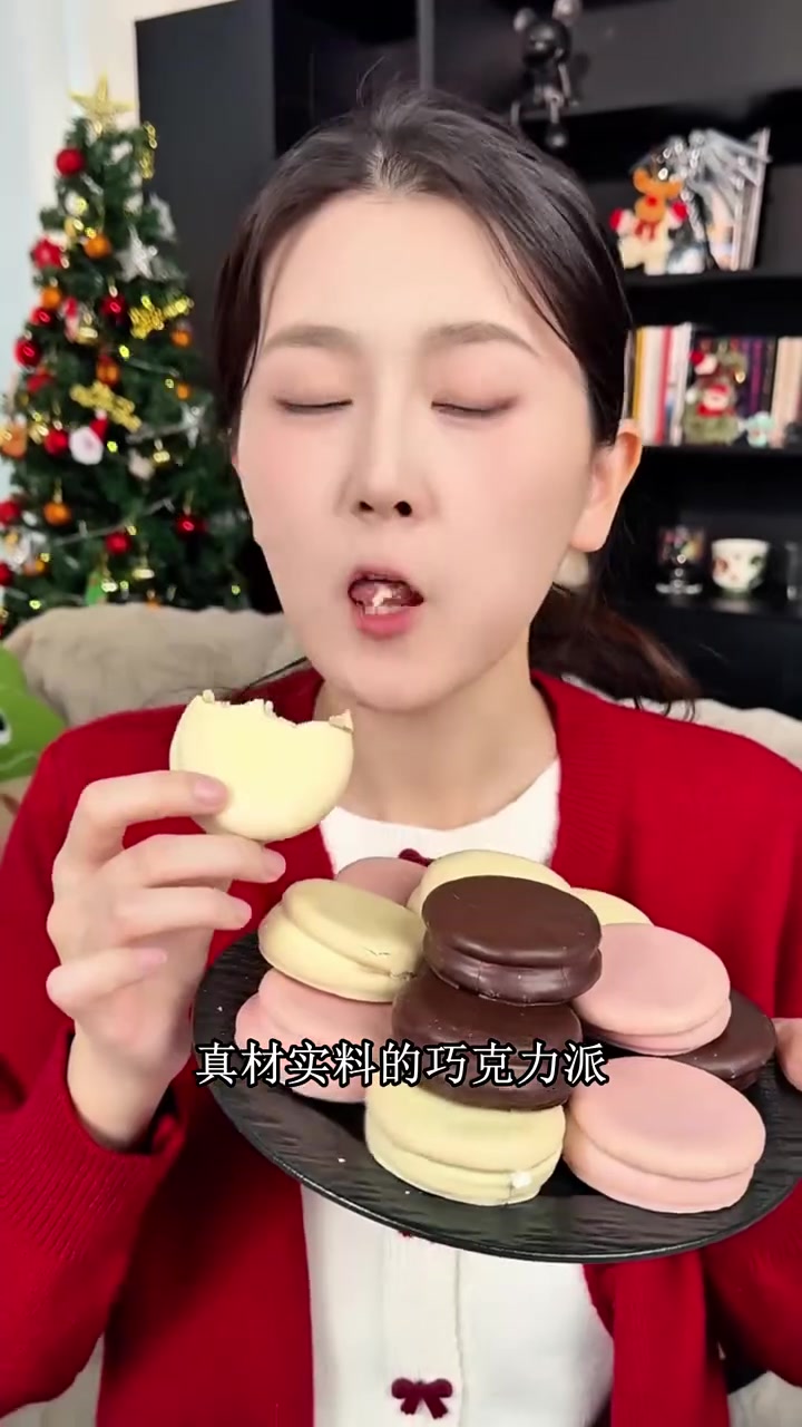 办公下午茶救星！盼盼梅尼耶巧克力派囤抽屉，饿了来一个，巧克力香混着饼干脆、棉花糖软，提神又