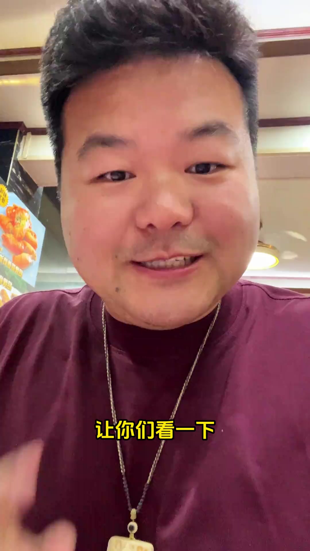 南方人竟然是这么吃生鱼片没想到吃个鱼生竟然需要辣莫多的配料