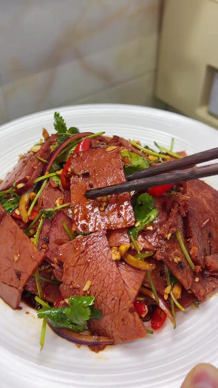 新年菜系一：凉拌牛肉～