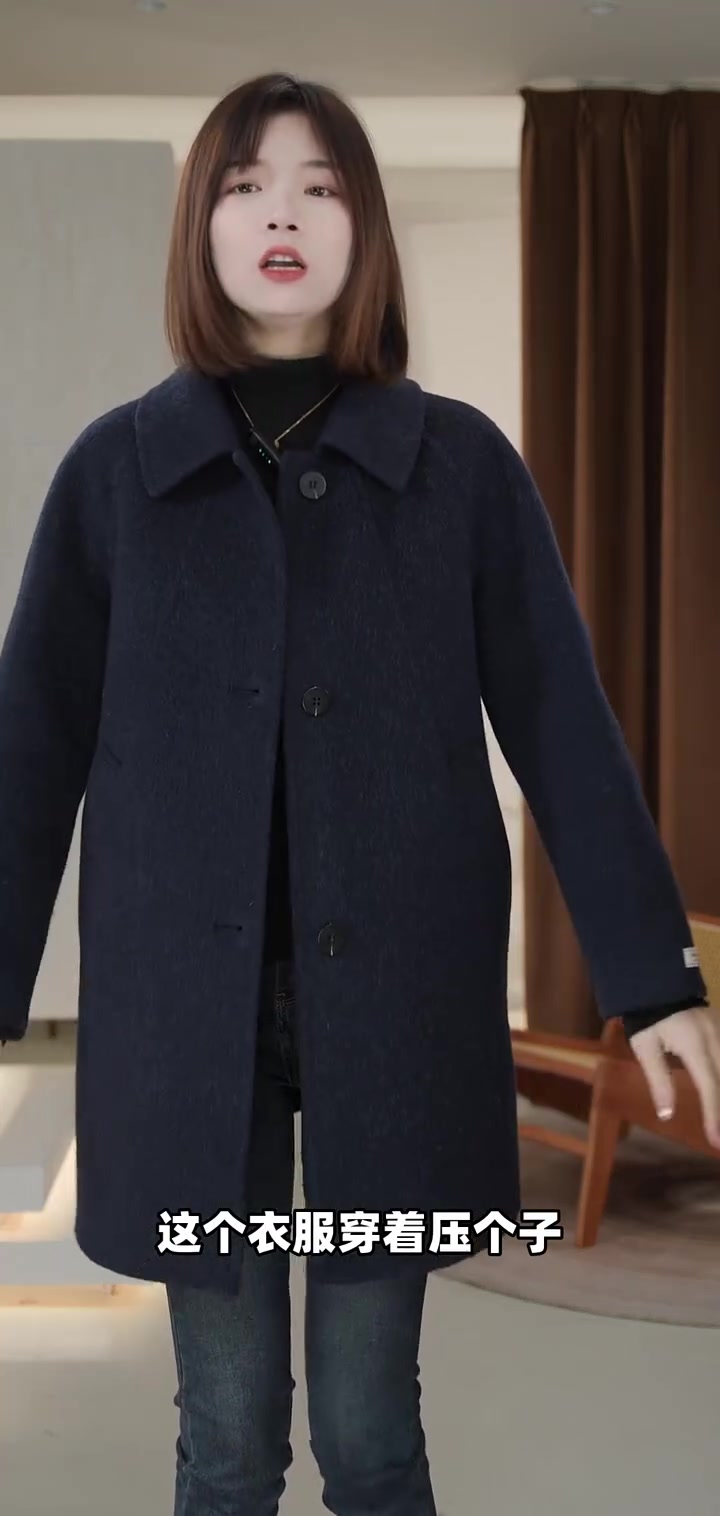 小个子过年穿什么？鱼骨纹藏青不压个子，高个子也能穿！