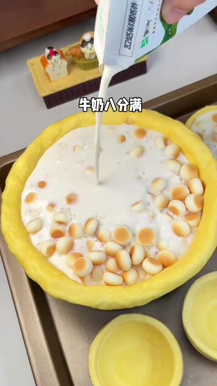 用旺仔小馒头做了个巨大芋泥麻薯蛋挞吃吃