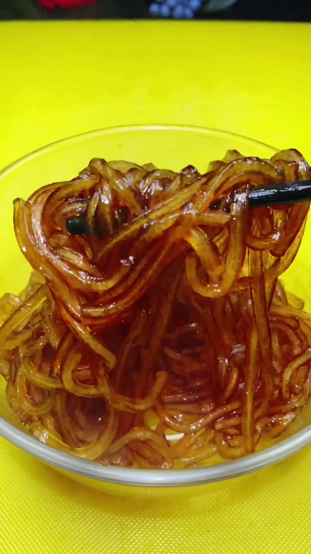炒豆芽不下汤的秘诀，加鸡蛋粉条香到舔盘！