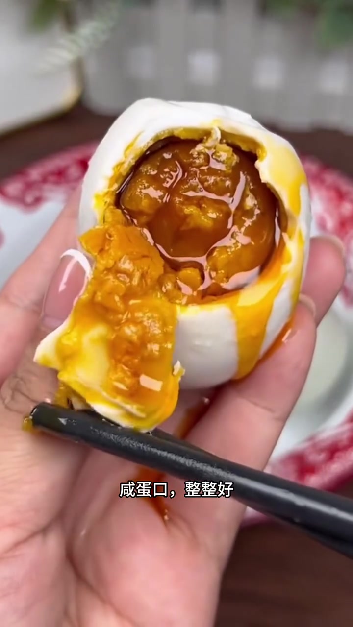 东北早市土豆哥揭秘:早市咸鸭蛋挑选大法!让你一次买到咸淡适中,特大流油的海鸭蛋!海鸭蛋怎么