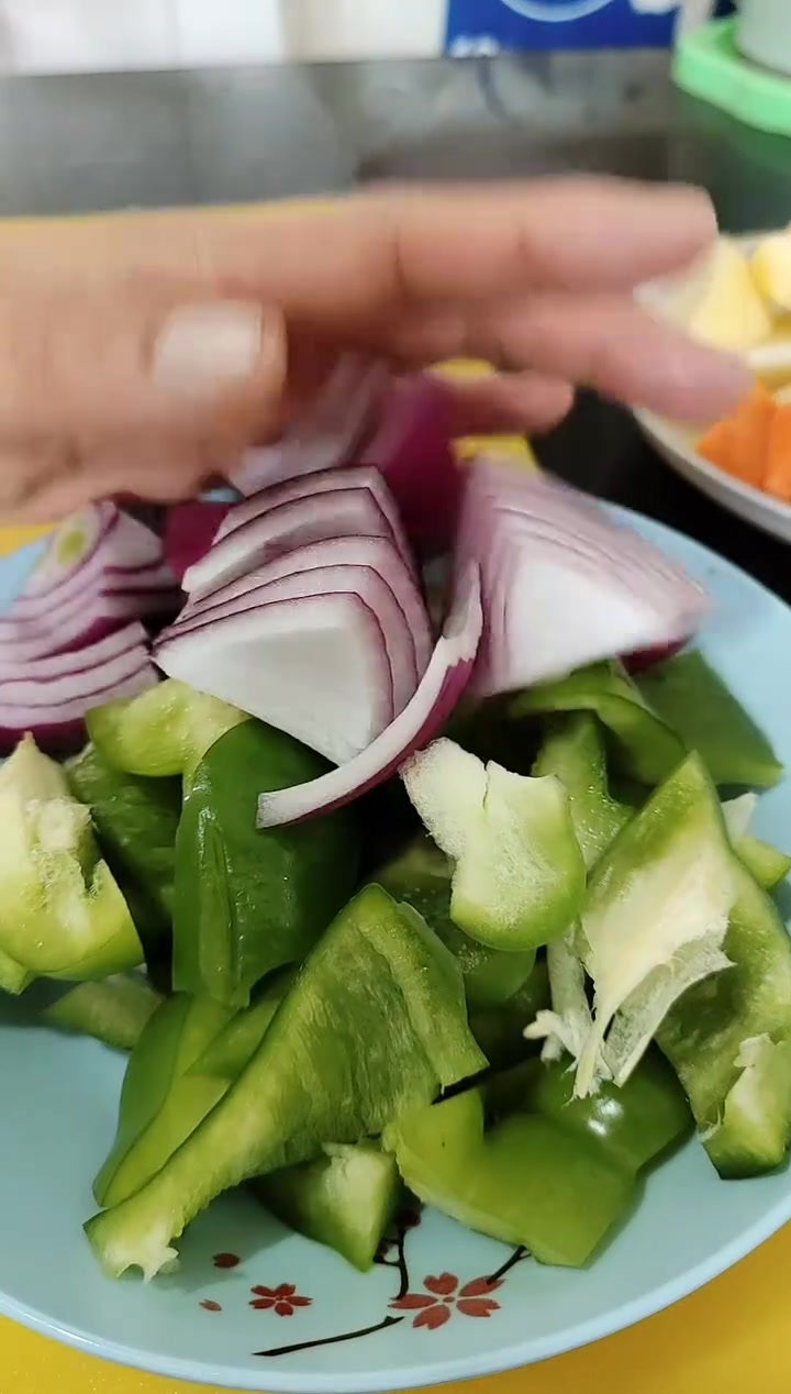 今天做的大盘鸡面没想到这么好吃