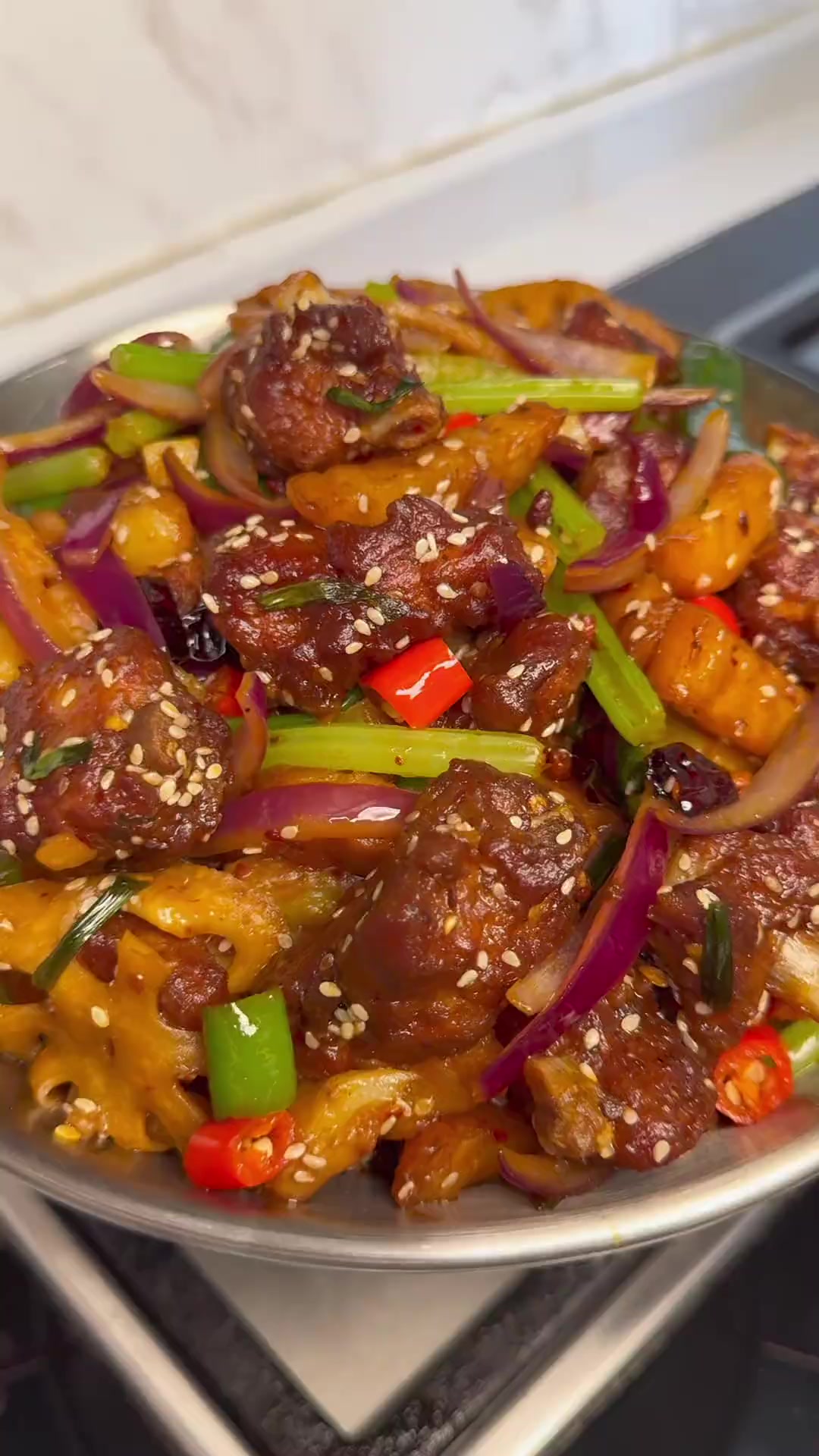 在家做干锅排骨，比饭店好吃还简单，做法巨香