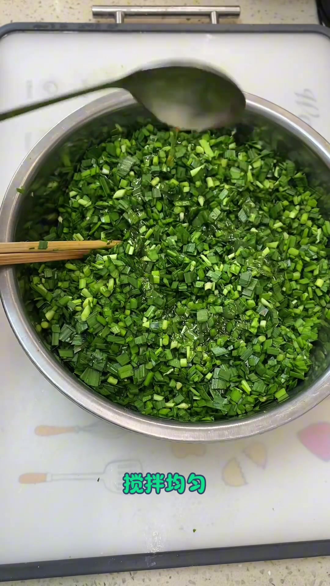 越吃越香的韭菜鸡蛋饺子做法分享