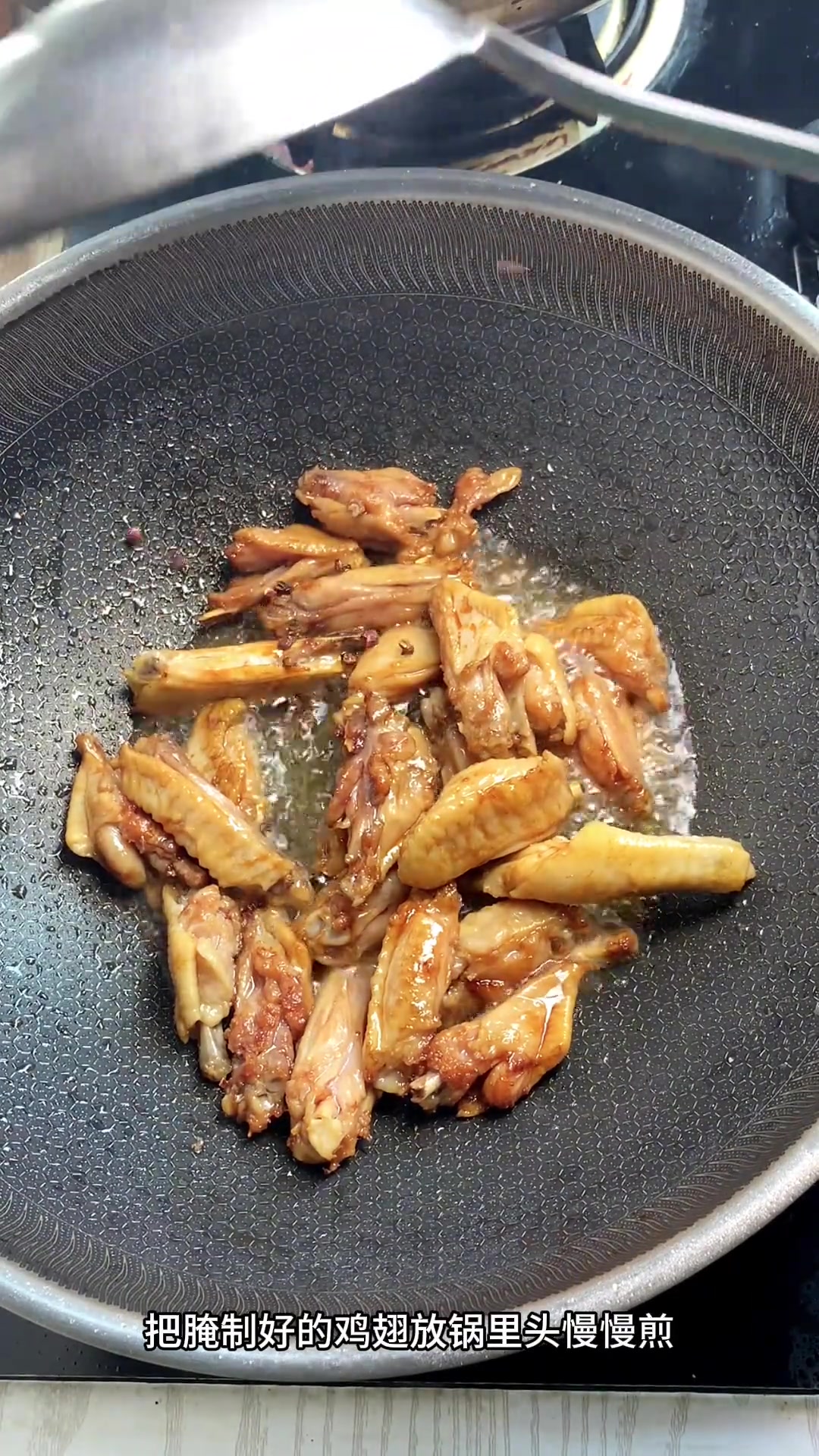 教你做美食：蒜香鸡翅的简单做法