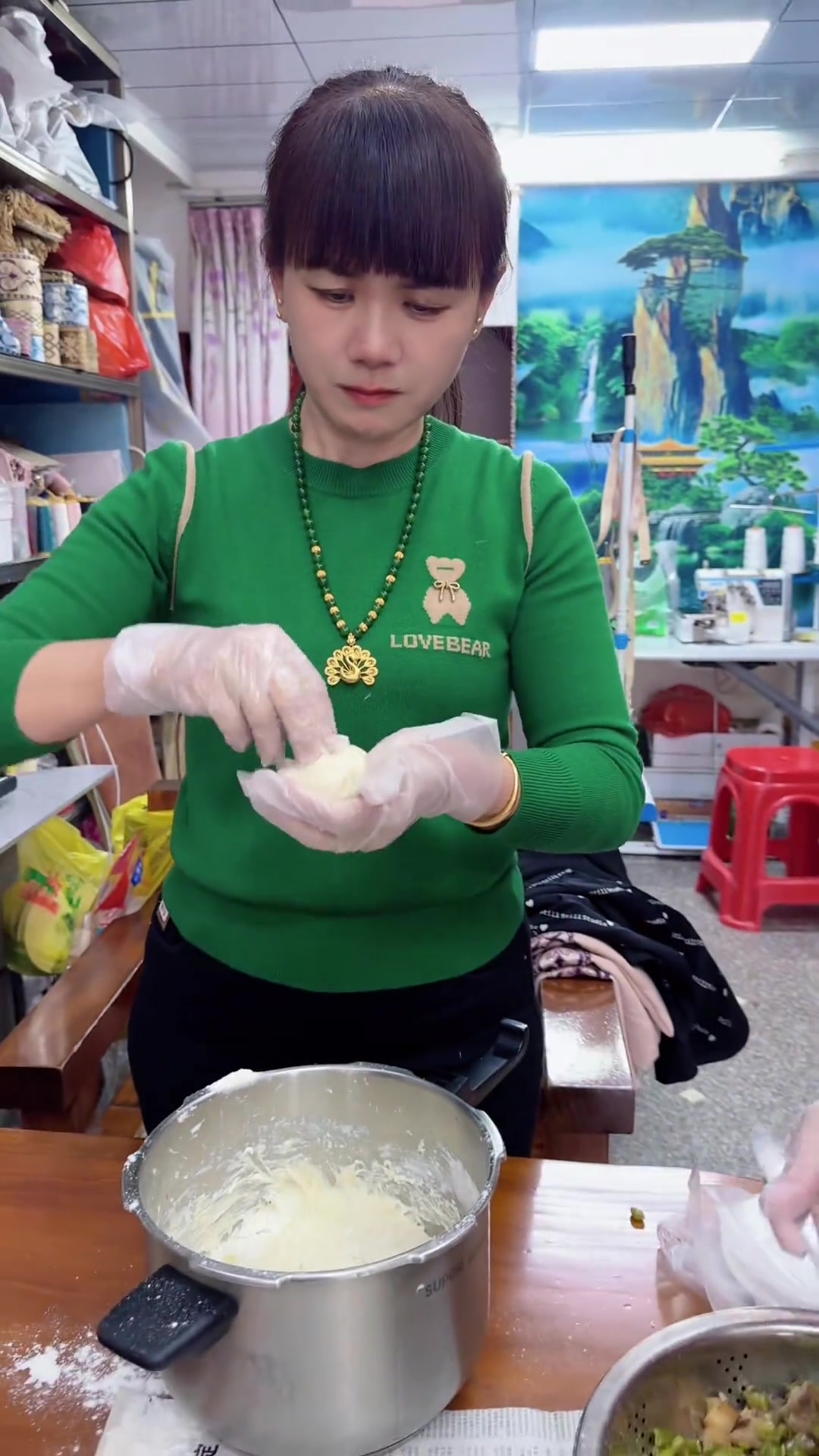 下午自做三层肉菜包,香喷喷出锅喽,有想吃的吗