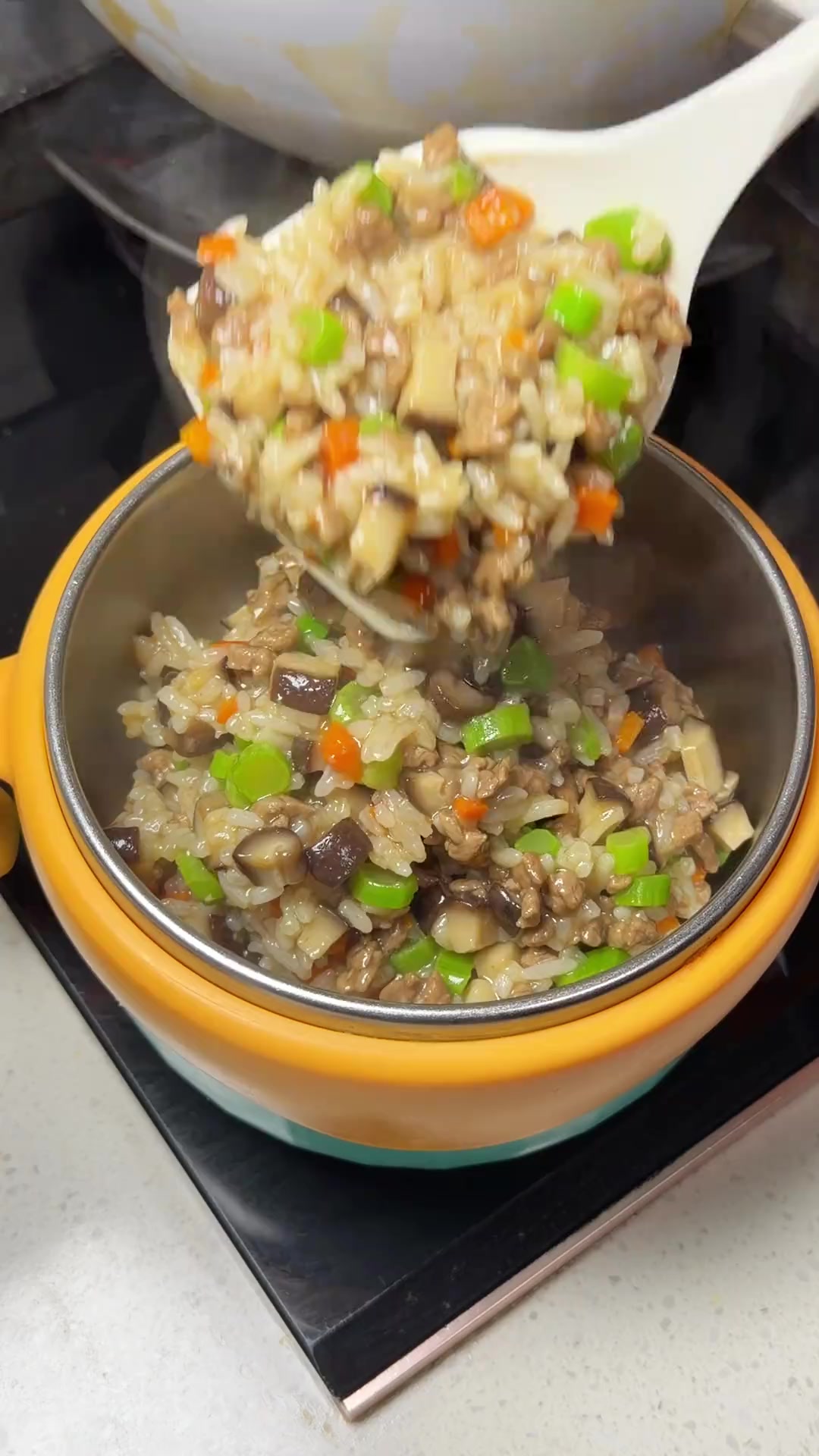营养满满鲜香嫩滑的香菇牛肉烩饭！大人小朋友都爱吃！