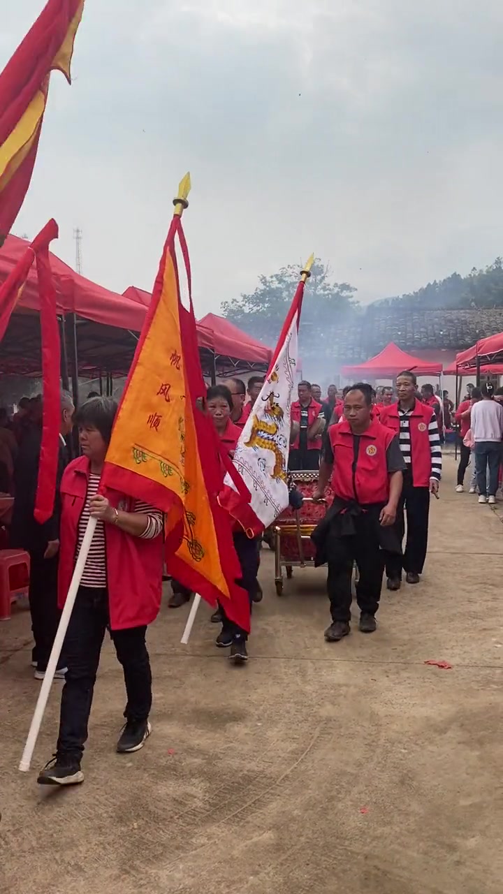 何氏祭祖，房房添丁发财